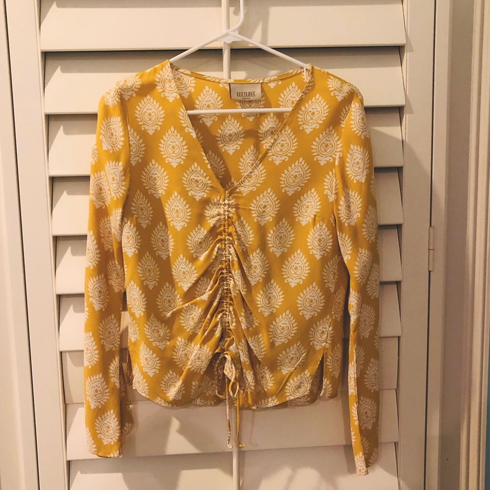 Yellow and white clinch front top